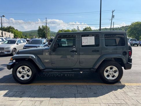 Used 2014 Jeep Wrangler Unlimited Sahara AWD/4WD image 5