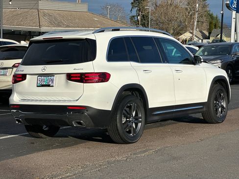 Certified 2025 Mercedes-Benz GLB 250 4MATIC image 4