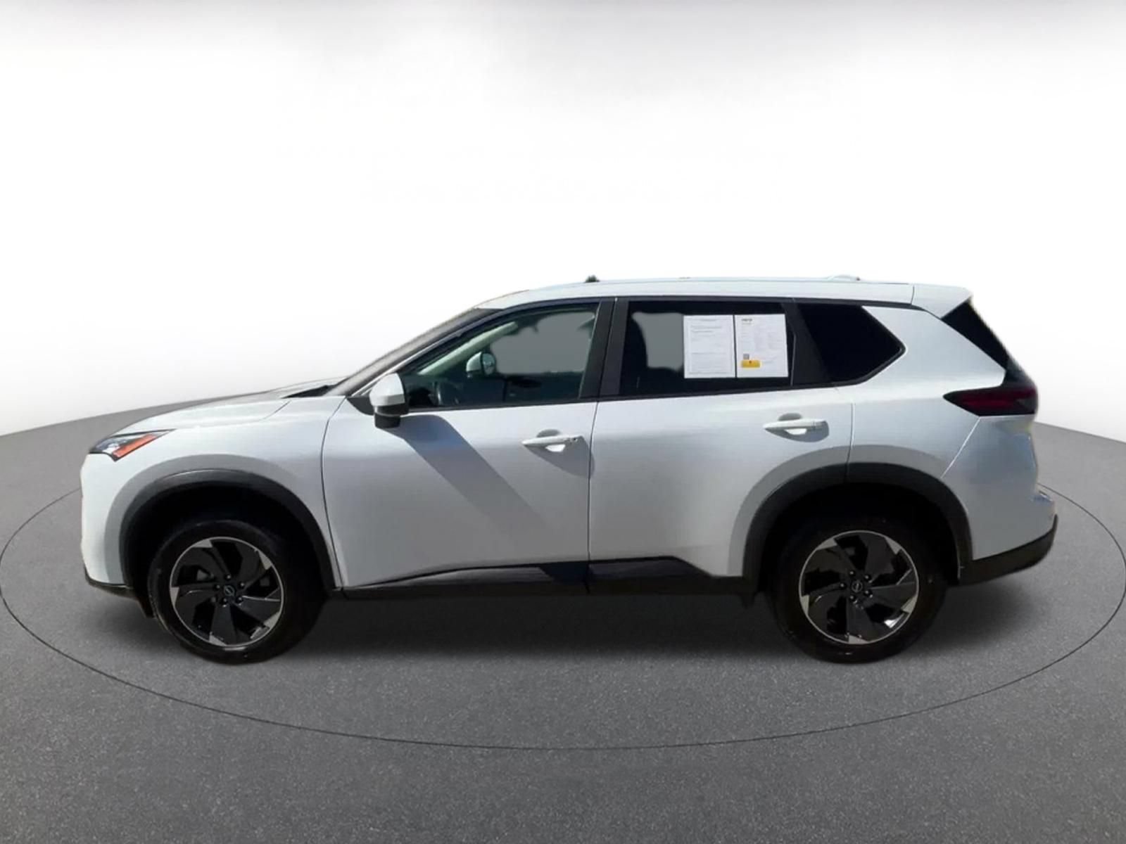 Used 2025 Nissan Rogue SV FWD image 8