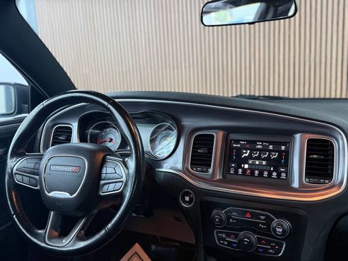 Used 2020 Dodge Charger SXT w/ Leather Interior Group RWD image 5
