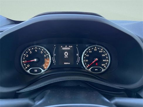 Used 2018 Jeep Renegade Latitude w/ Popular Equipment Group image 10