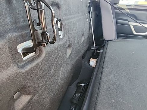 Used 2022 Nissan Titan SV image 26