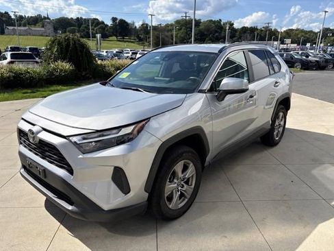 Used 2025 Toyota RAV4 XLE AWD/4WD image 3