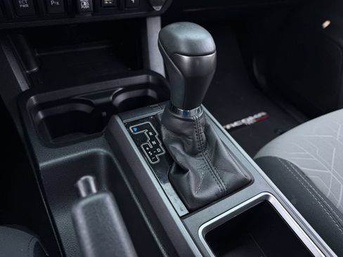 Used 2023 Toyota Tacoma TRD Off-Road w/ Technology Package AWD/4WD image 19
