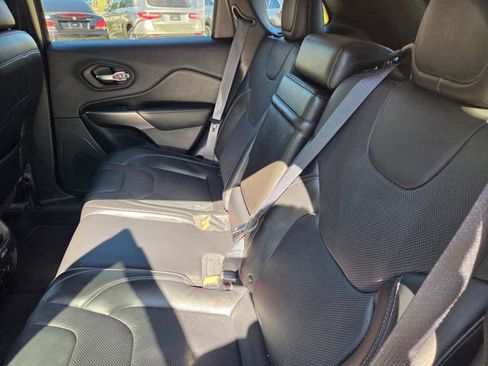 Used 2019 Jeep Cherokee Limited image 31