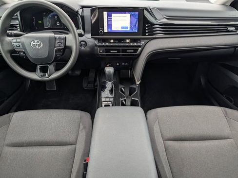 Used 2025 Toyota Camry LE image 11