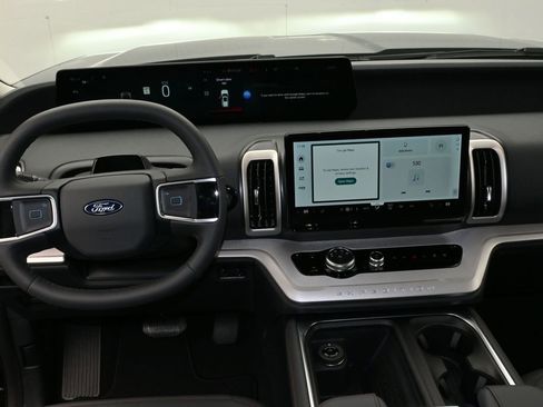 New 2025 Ford Expedition Active image 16