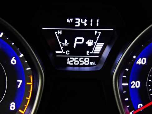 Used 2015 Hyundai Elantra SE w/ Option Group 02 image 14