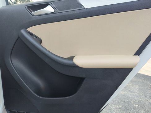 Used 2017 Volkswagen Jetta SE image 10