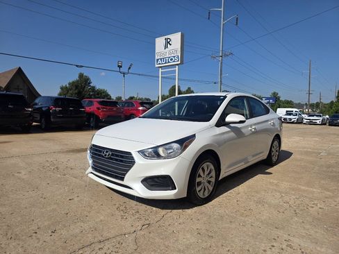 Used 2021 Hyundai Accent SE FWD image 3