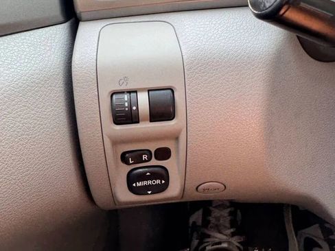 Used 2010 Subaru Forester 2.5X Limited image 26