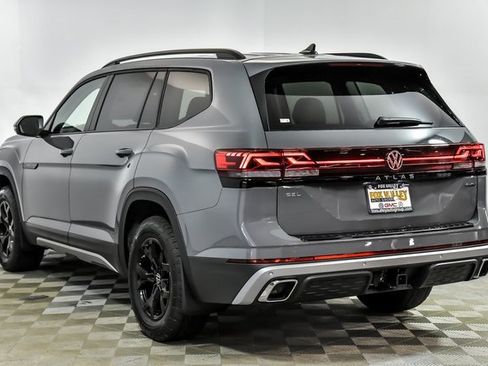 Certified 2025 Volkswagen Atlas Peak Edition SE image 4