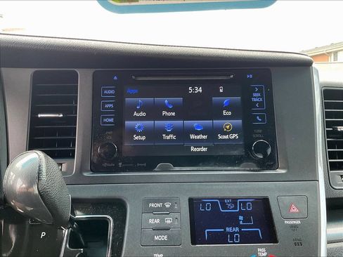 Used 2016 Toyota Sienna SE FWD image 15