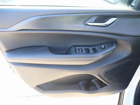 New 2025 Jeep Grand Cherokee Altitude image 16