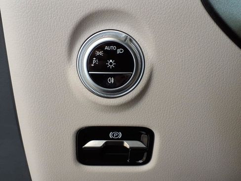 Used 2022 Mercedes-Benz C 300 4MATIC Sedan image 11