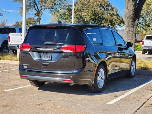 Certified 2018 Chrysler Pacifica Touring Plus w/ Tire & Wheel Group image 7