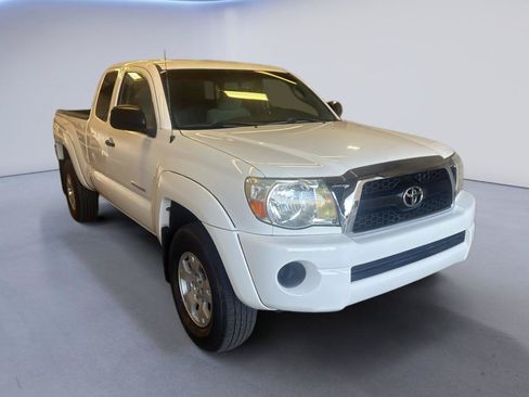 Used 2011 Toyota Tacoma 4x4 Access Cab w/ SR5 Pkg #2 image 1