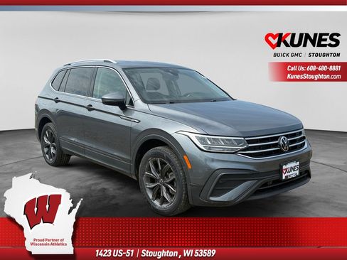 Used 2023 Volkswagen Tiguan SE AWD/4WD image 1