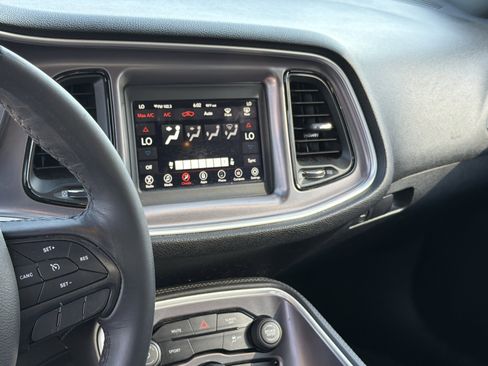 Used 2019 Dodge Challenger SXT image 17