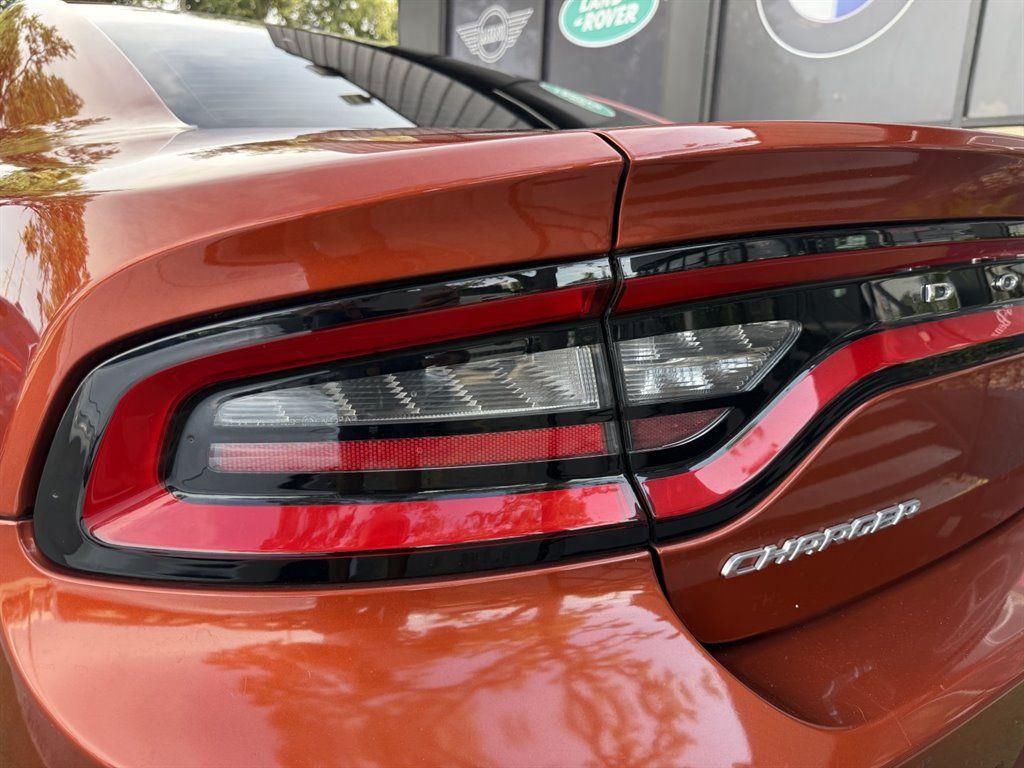 Used 2020 Dodge Charger SXT RWD image 11
