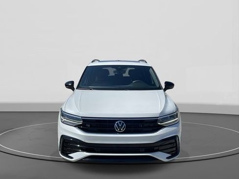Used 2023 Volkswagen Tiguan SE R-Line image 2