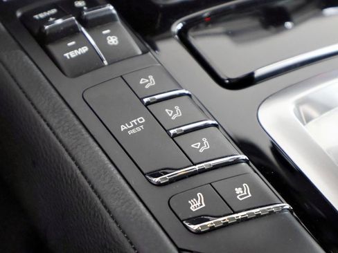 Used 2017 Porsche Cayenne Platinum Edition w/ Premium Package Plus (PJX) image 42