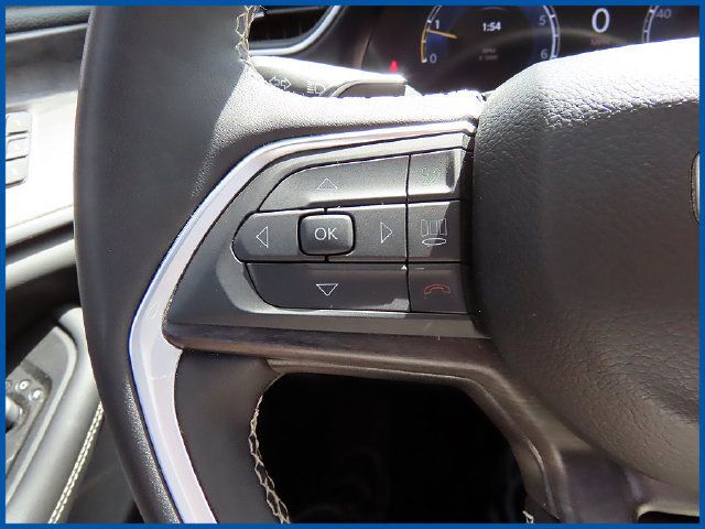Certified 2023 Jeep Grand Cherokee Limited AWD/4WD image 17
