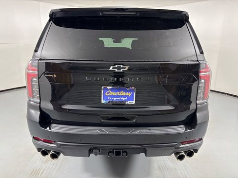 Used 2025 Chevrolet Suburban Z71 image 8