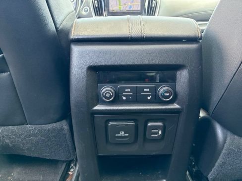 Used 2018 Chevrolet Traverse Premier w/ Driver Confidence II Package FWD image 29
