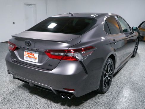 Used 2022 Toyota Camry SE FWD image 7