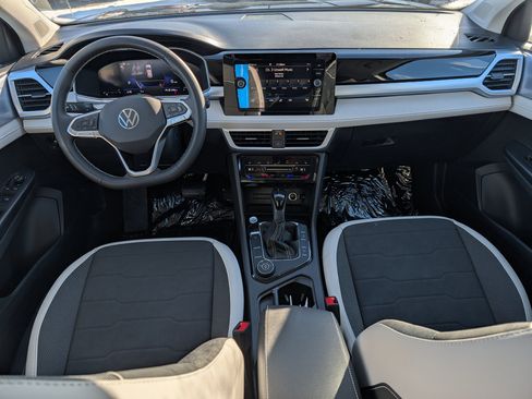 New 2026 Volkswagen Taos SE image 8