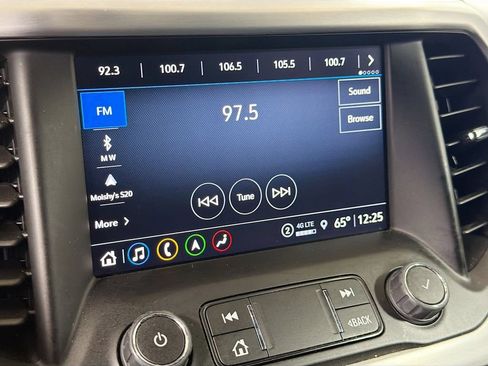 Used 2023 GMC Acadia SLT FWD image 16