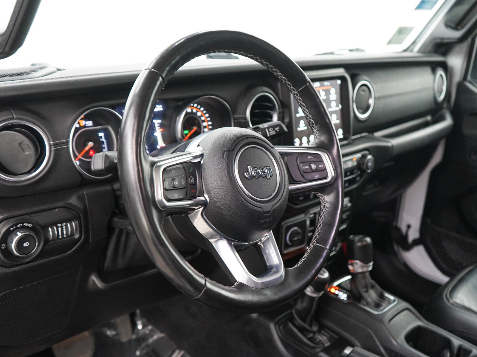 Used 2021 Jeep Wrangler Unlimited Sahara w/ Uconnect 4C Nav & Sound Group AWD/4WD image 19