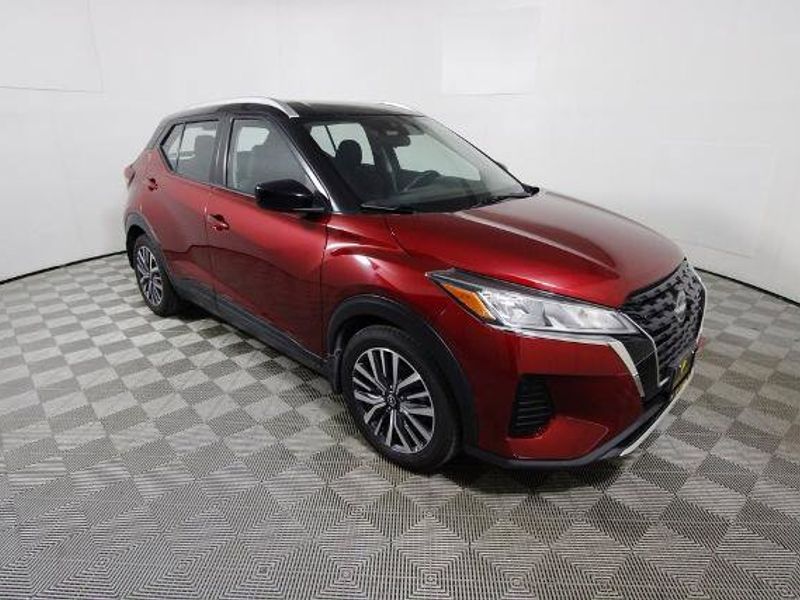 Certified 2022 Nissan Kicks SV image 1