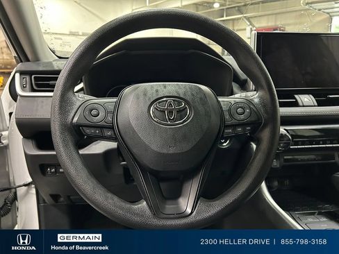 Used 2025 Toyota RAV4 XLE AWD/4WD image 16