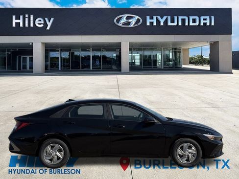 New 2026 Hyundai Elantra SE image 3