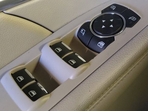 Used 2018 Ford Explorer Limited AWD/4WD image 27