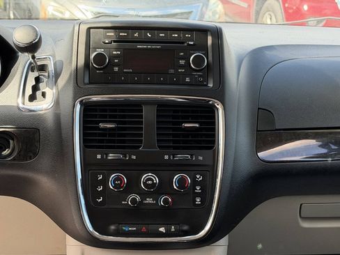 Used 2013 Dodge Grand Caravan SXT w/ UConnect Hands-Free Group FWD image 12