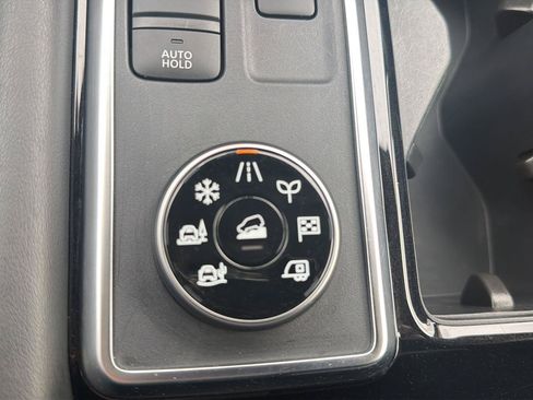 Used 2025 Nissan Pathfinder SV AWD/4WD image 14