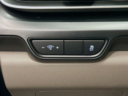 Used 2026 Kia Carnival FWD image 17