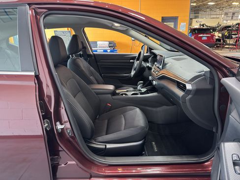 Used 2024 Nissan Altima 2.5 SV FWD image 19