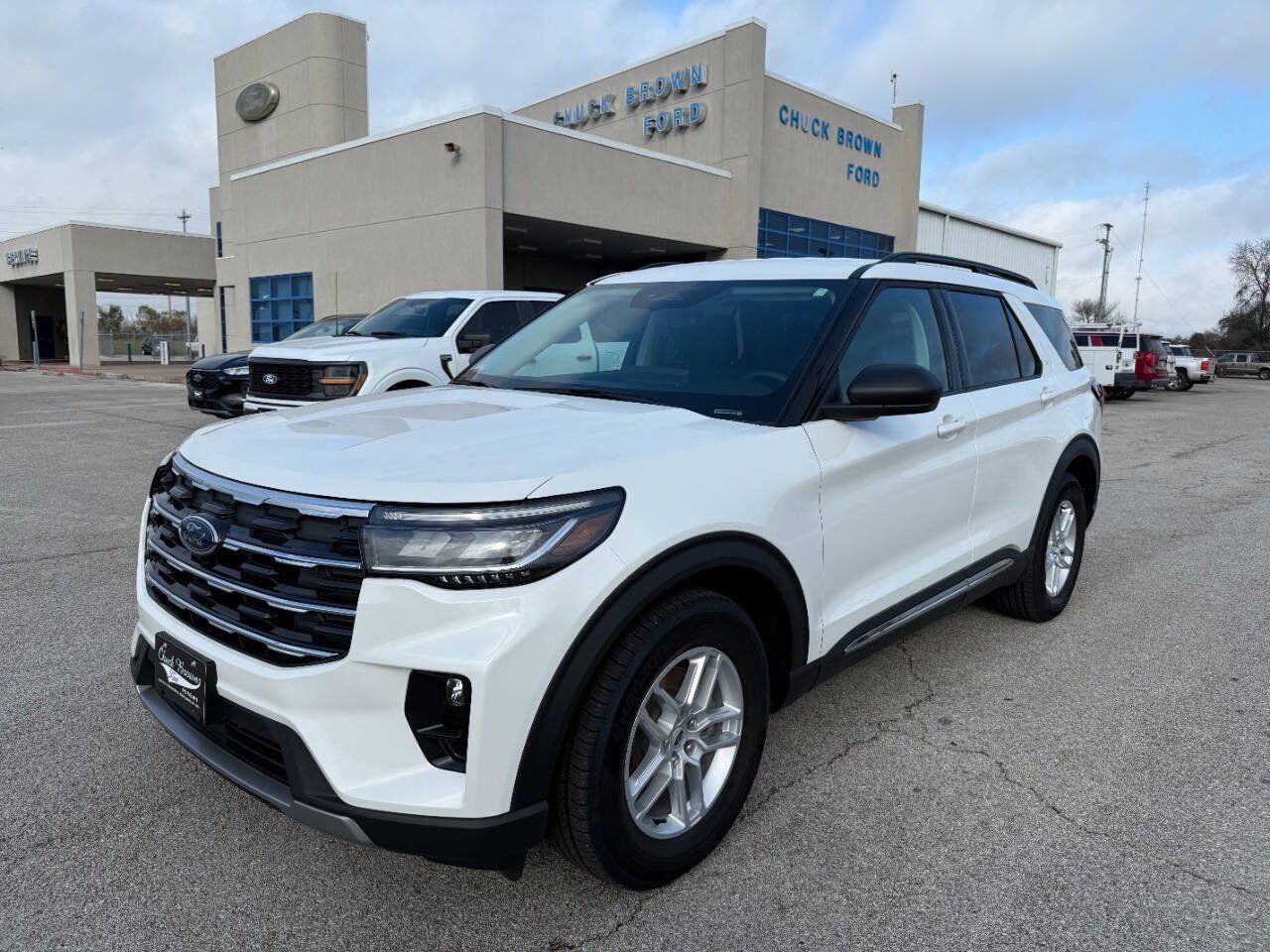 Used 2025 Ford Explorer Active w/ Active Comfort Package RWD image 1