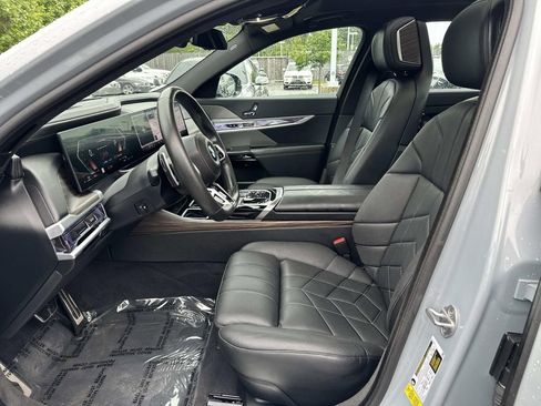 Used 2023 BMW 740i w/ Parking Assistance Package RWD image 27