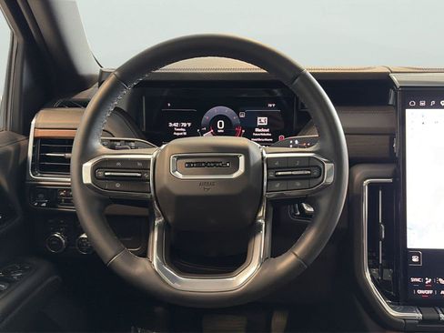 Used 2026 GMC Yukon Denali w/ Sun & Power Step Package AWD/4WD image 12