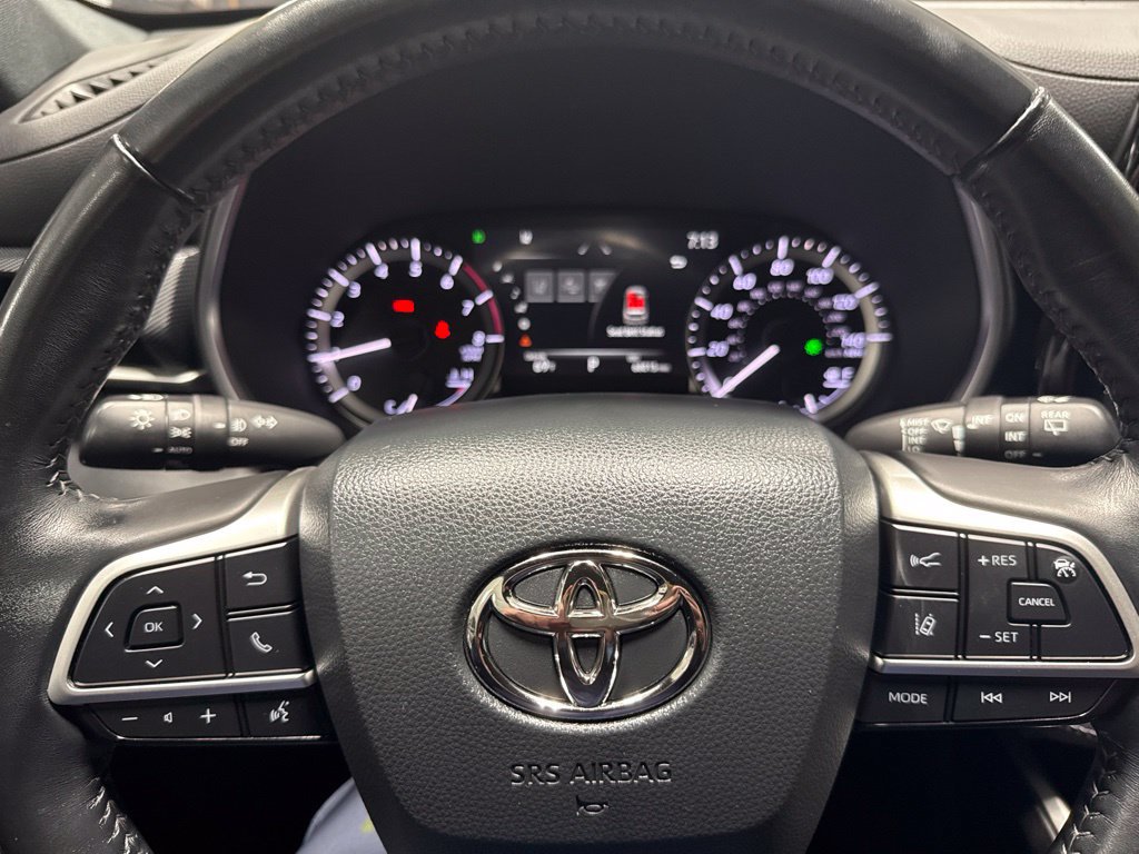 Used 2023 Toyota Highlander XSE AWD/4WD image 32