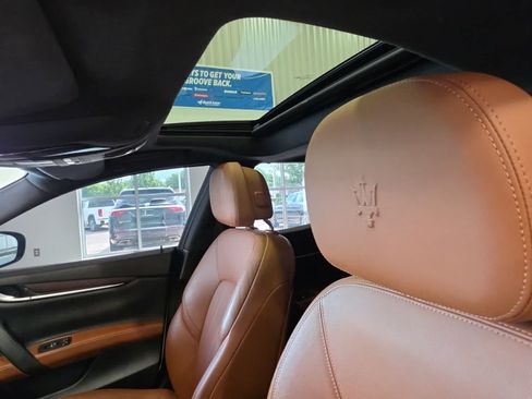 Used 2018 Maserati Ghibli S Q4 AWD/4WD image 19