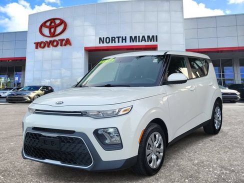 Used 2021 Kia Soul LX FWD image 2