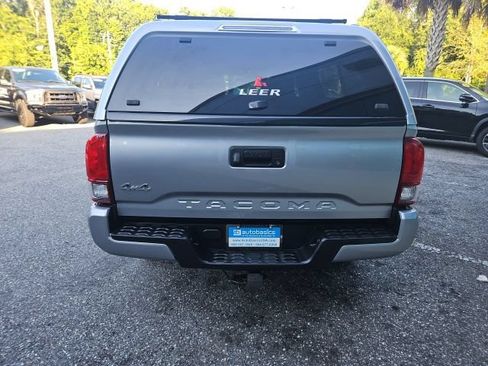 Used 2018 Toyota Tacoma SR w/ SR Convenience Package AWD/4WD image 4
