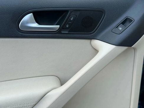 Used 2017 Volkswagen Tiguan S image 43