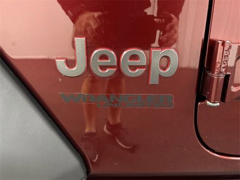Used 2022 Jeep Wrangler Unlimited Rubicon w/ Cold Weather Group image 31